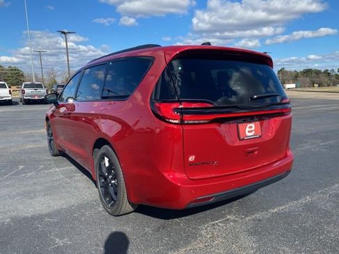 New 2026 Chrysler Pacifica Select image 5