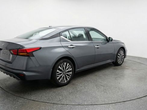 Used 2025 Nissan Altima 2.5 SV image 9