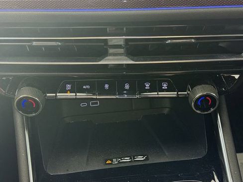 Used 2024 Chevrolet Traverse RS image 17