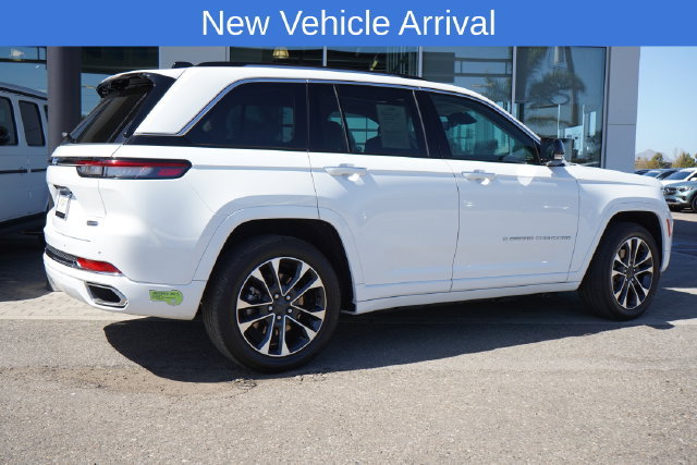Used 2022 Jeep Grand Cherokee Overland w/ Luxury Tech Group IV AWD/4WD image 10