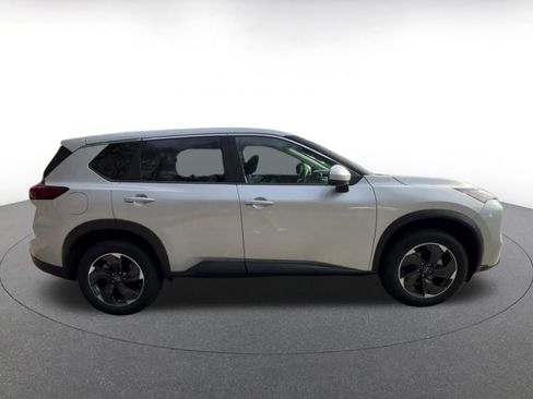 Used 2025 Nissan Rogue SV image 16