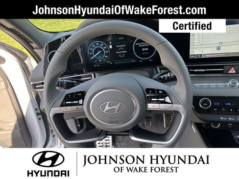 Used 2025 Hyundai Elantra SEL image 17