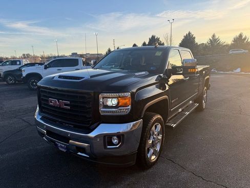 Used 2018 GMC Sierra 2500 SLT w/ Duramax Plus Package image 3
