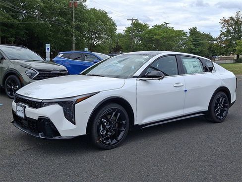 New 2025 Kia K4 GT-Line Turbo image 2