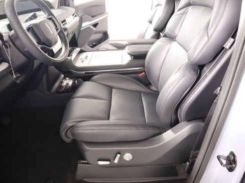 New 2026 Lincoln Navigator Premiere AWD/4WD image 12