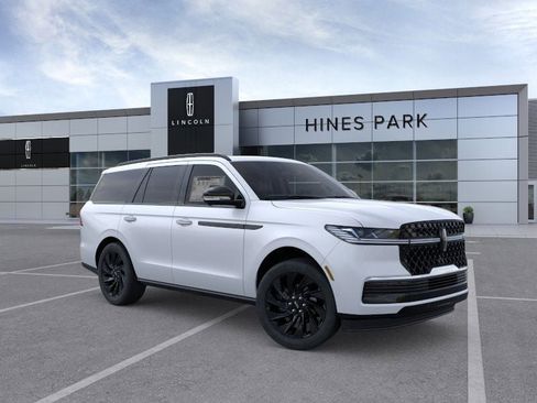 New 2026 Lincoln Navigator Reserve w/ Jet Appearance Package image 7