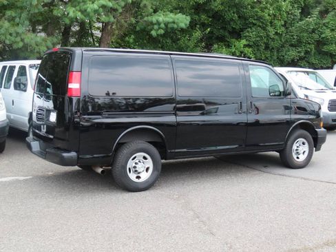 Used 2020 Chevrolet Express 3500 RWD image 6