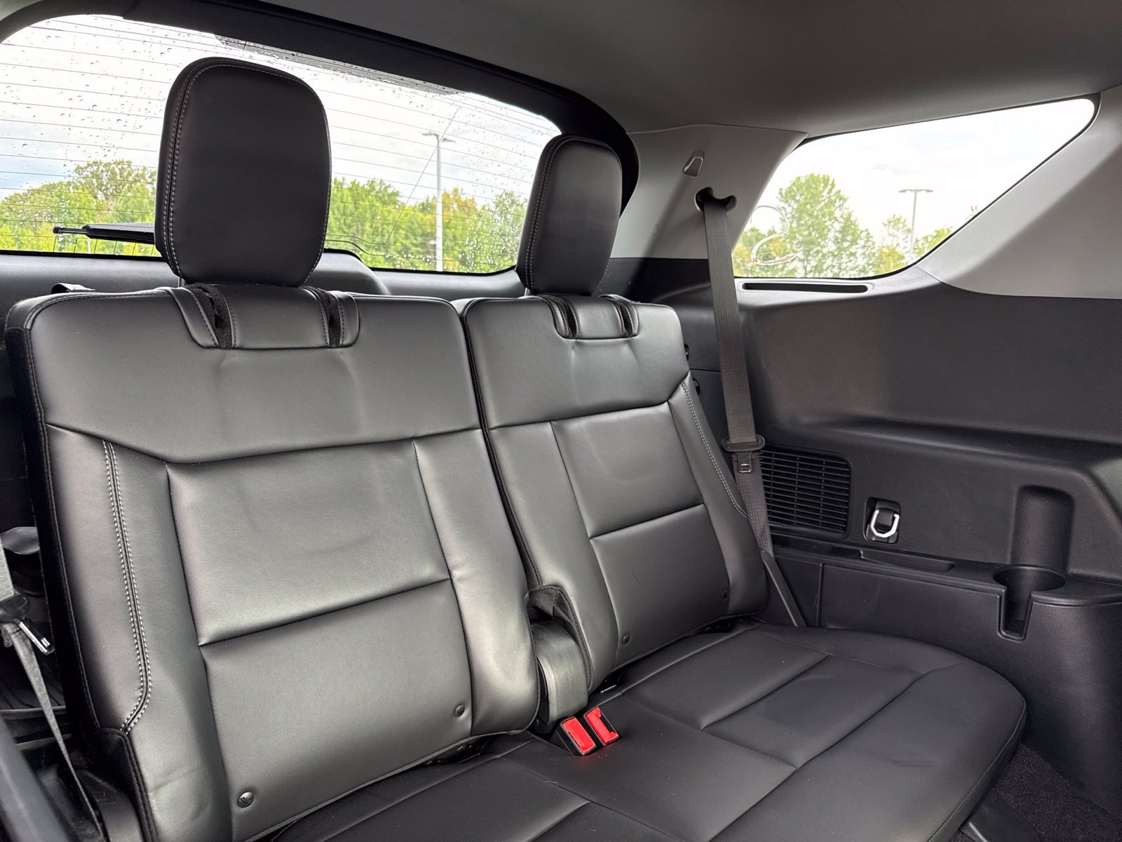 Used 2024 Ford Explorer XLT w/ Equipment Group 202A AWD/4WD image 9