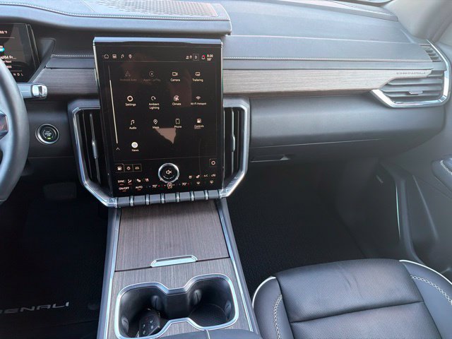 Used 2025 GMC Acadia Denali AWD/4WD image 14