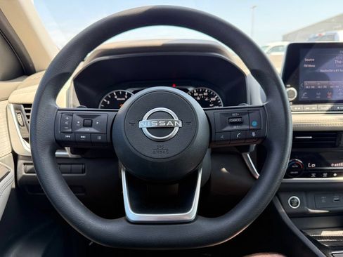 Used 2023 Nissan Rogue SV FWD image 21