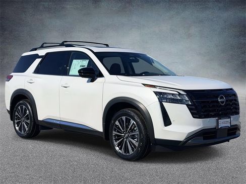 New 2026 Nissan Pathfinder Platinum image 1
