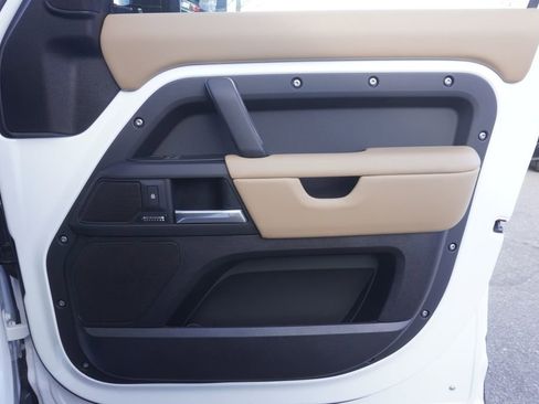 New 2025 Land Rover Defender 110 X-Dynamic SE image 21