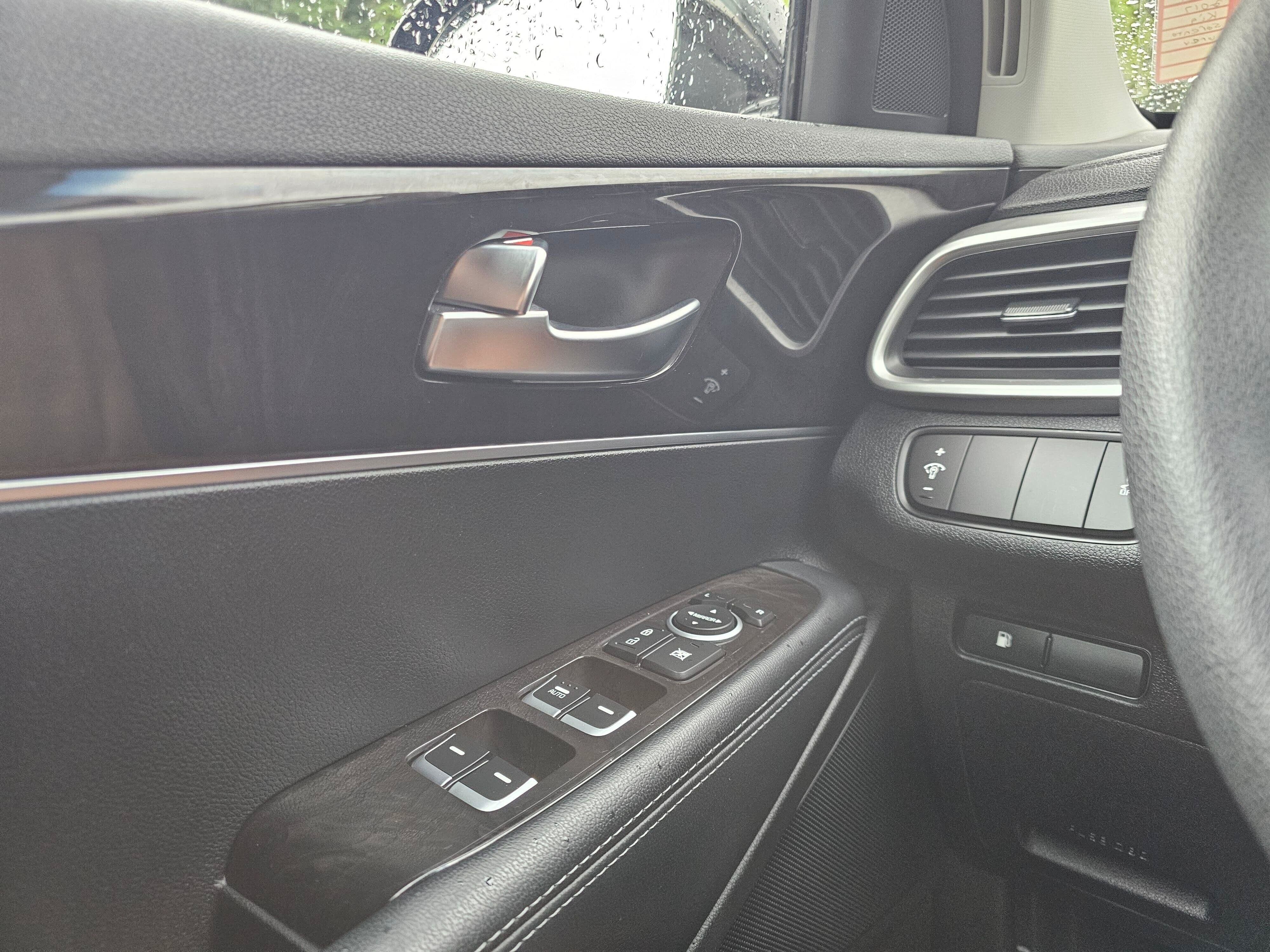 Used 2017 Kia Sorento FWD image 32