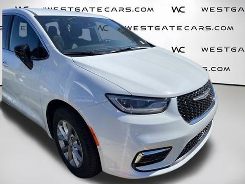 New 2026 Chrysler Pacifica Select image 18
