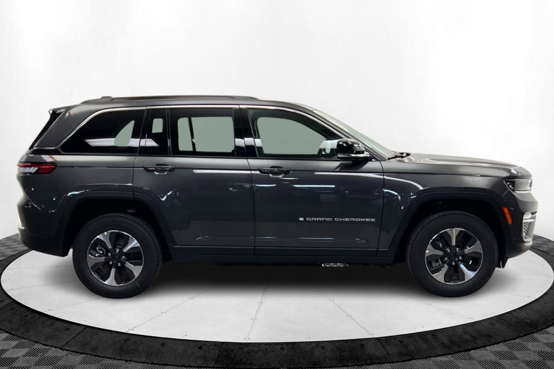 New 2024 Jeep Grand Cherokee Limited 4xe w/ Luxury Tech Group II AWD/4WD image 6