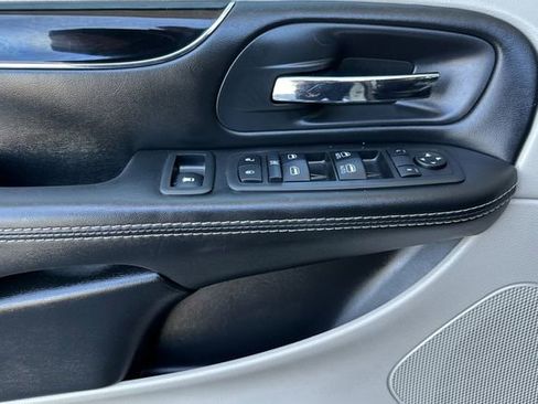 Used 2019 Dodge Grand Caravan SXT FWD image 8