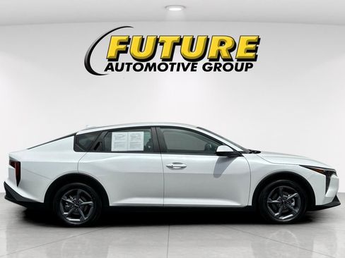 Certified 2025 Kia K4 LXS image 3