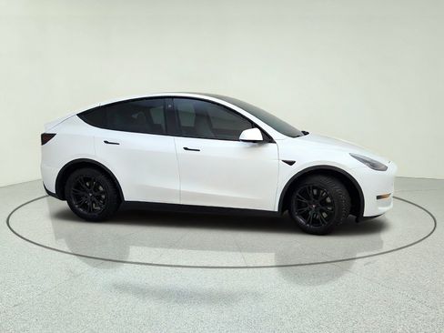 Used 2021 Tesla Model Y Long Range AWD/4WD image 6