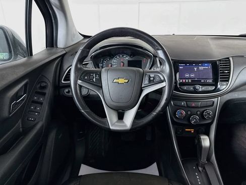 Used 2020 Chevrolet Trax LT w/ Sun & Sound Package FWD image 26