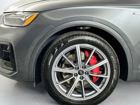 Used 2024 Audi Q5 e Premium Plus w/ Premium Plus Package AWD/4WD image 12