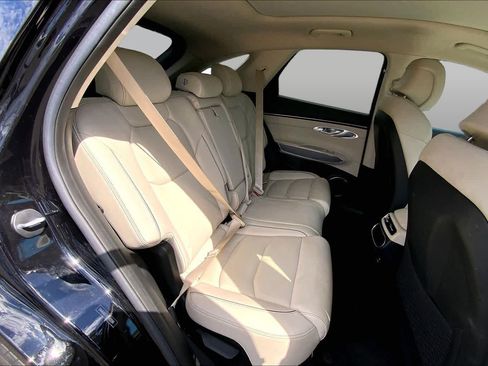 Used 2025 Genesis GV70 2.5T w/ Advanced Package AWD/4WD image 19