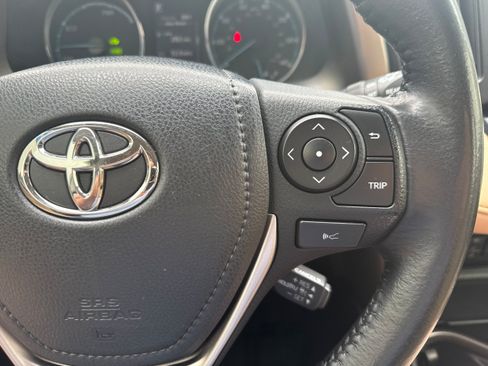 Used 2018 Toyota RAV4 Limited AWD/4WD image 23