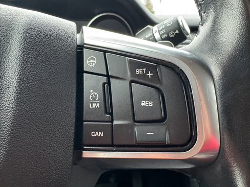 Used 2018 Land Rover Discovery Sport HSE image 30