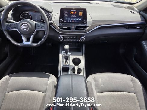 Used 2025 Nissan Altima 2.5 SV FWD image 12
