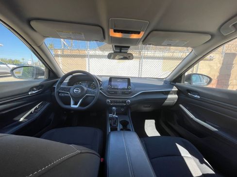 Used 2025 Nissan Altima 2.5 SV image 34