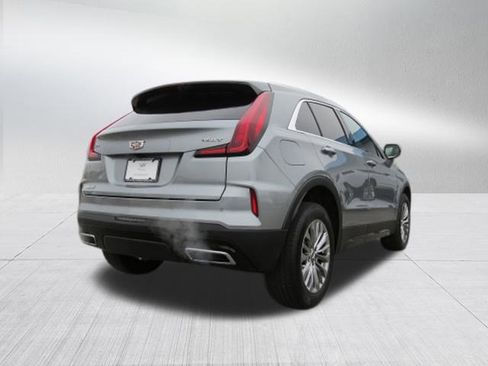 Used 2024 Cadillac XT4 Premium Luxury image 3