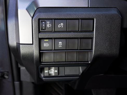 Certified 2025 Toyota Tacoma SR5 AWD/4WD image 18