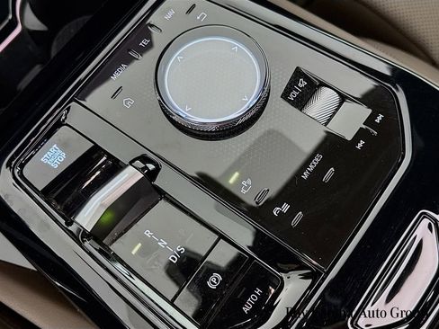 Used 2024 BMW 540i xDrive w/ Premium Package image 17