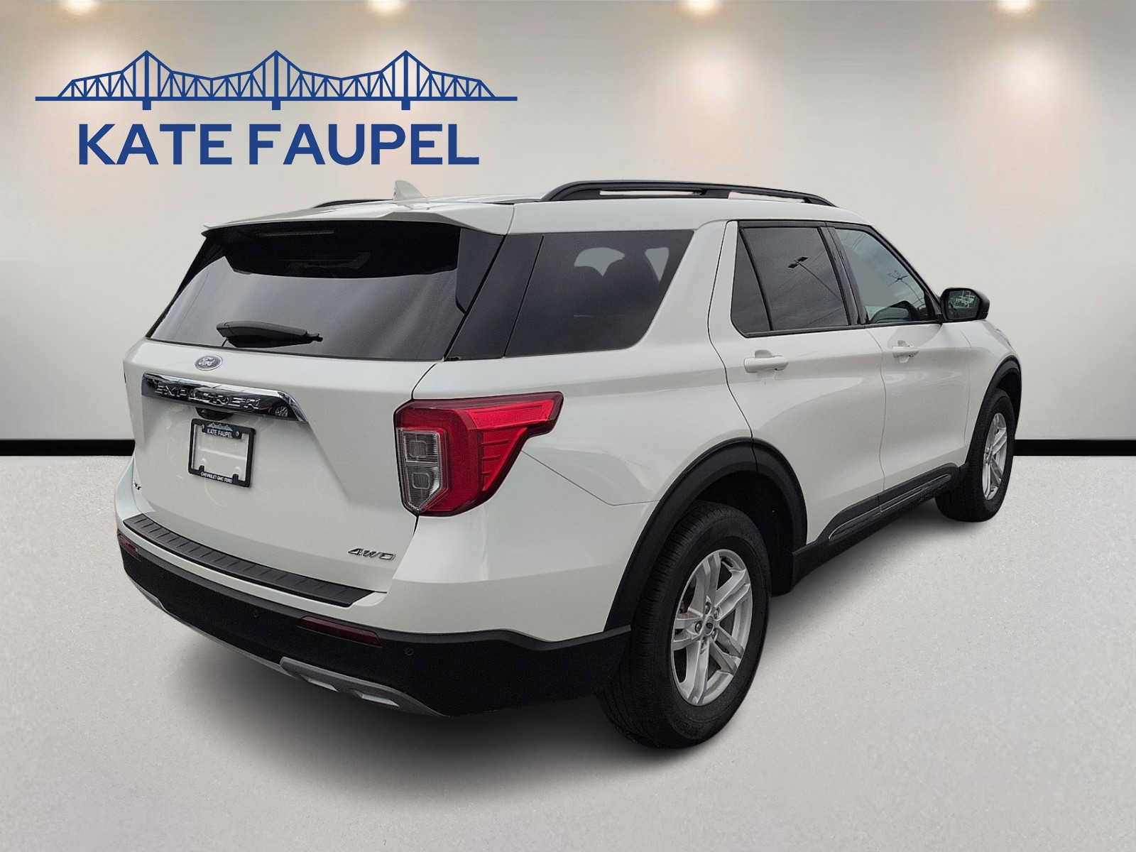 Used 2023 Ford Explorer XLT w/ Equipment Group 202A AWD/4WD image 7