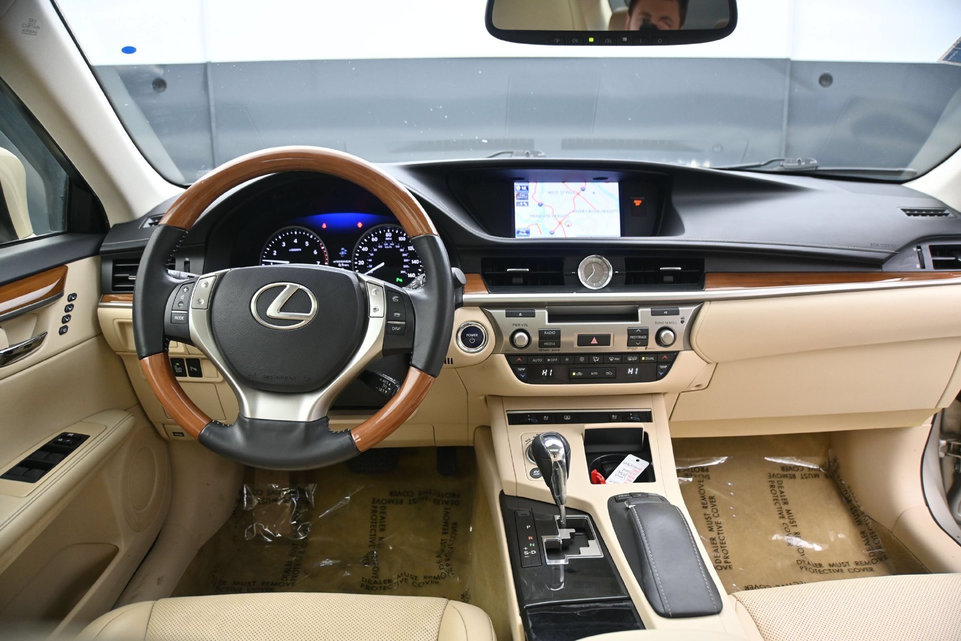 Used 2013 Lexus ES 300h w/ Luxury Pkg FWD image 16