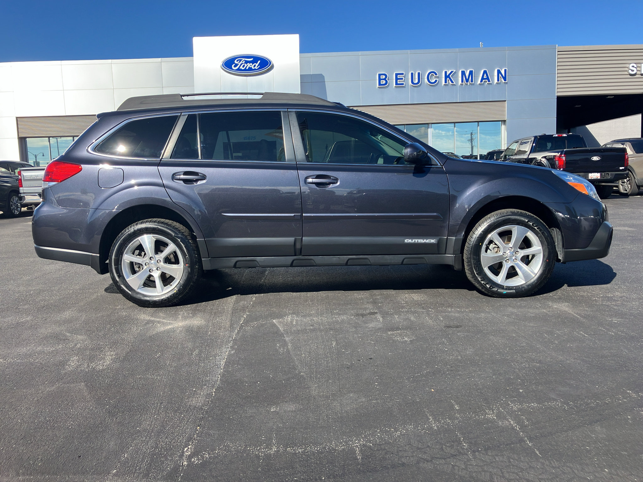 Used 2013 Subaru Outback 2.5i Limited w/ Moonroof Pkg AWD/4WD image 7
