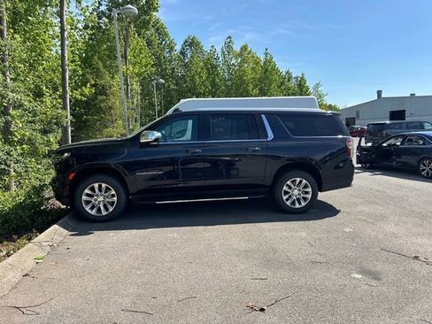 Used 2024 Chevrolet Suburban Premier AWD/4WD image 2