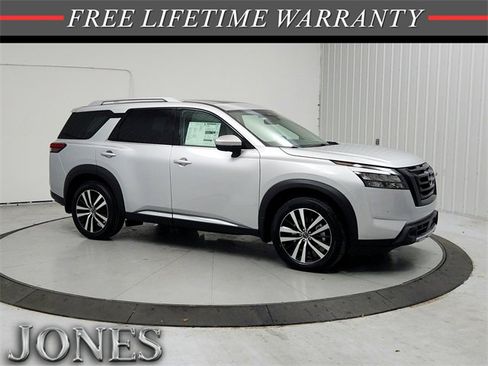 Used 2025 Nissan Pathfinder Platinum w/ Black Appearance Package image 1