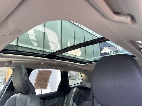 Certified 2025 Volvo XC60 B5 Plus AWD/4WD image 23