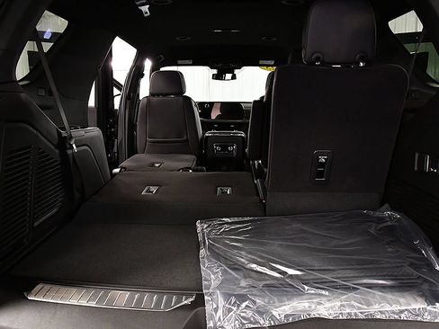 Used 2025 Chevrolet Tahoe Premier AWD/4WD image 28