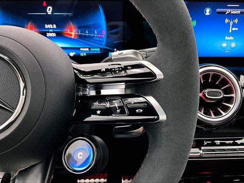 Used 2026 Mercedes-Benz GLB 35 AMG 4MATIC image 21