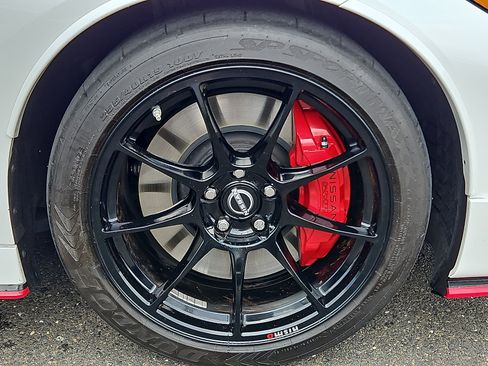 Certified 2024 Nissan Z NISMO w/ Floor Mat Package RWD image 8