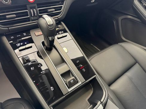Certified 2026 Porsche Macan AWD/4WD image 19