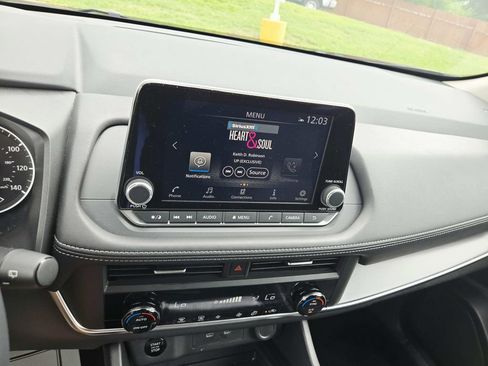Used 2025 Nissan Rogue SV FWD image 23