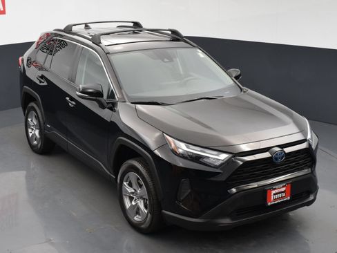 Used 2022 Toyota RAV4 XLE w/ Convenience Package AWD/4WD image 23