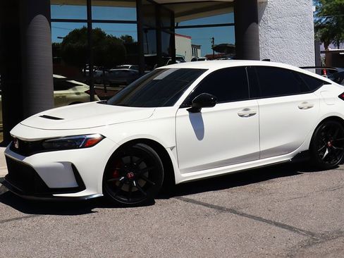 Used 2024 Honda Civic Type R image 3