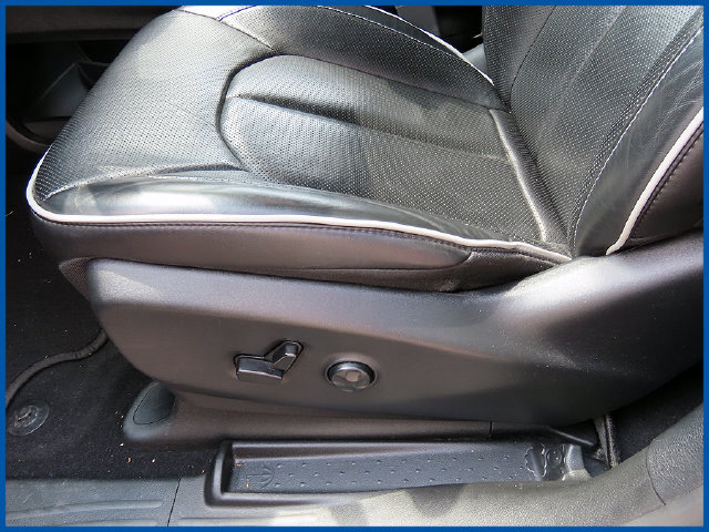 Used 2025 Chrysler Pacifica Limited FWD image 13