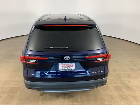 Used 2024 Toyota Grand Highlander AWD image 11