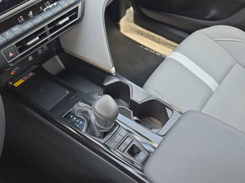 Used 2026 Toyota Camry SE w/ Convenience Package FWD image 22