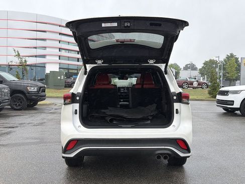 Used 2021 Toyota Highlander XSE FWD image 16