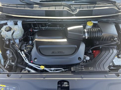 Used 2024 Chrysler Pacifica Touring-L FWD image 33